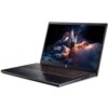 Na zdjęciu znajduje się otwarty laptop z podświetlaną klawiaturą, na ekranie widoczna jest grafika przedstawiająca statek kosmiczny unoszący się wśród chmur i gwiazd. Obudowa laptopa jest ciemna, a na klawiaturze widać pomarańczowe podświetlenie.
