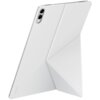 Białe etui na tablet z widocznym logo "SAMSUNG" oraz dwoma otworami na aparat fotograficzny. Etui ma geometryczny wzór, który umożliwia jego złożenie w formę stojaka.