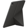 Czarne etui na tablet z widocznym logo "SAMSUNG" na krawędzi, ustawione w pozycji stojącej z charakterystycznym zagięciem. W górnej części etui znajduje się otwór na aparat.