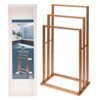 Na zdjęciu znajduje się bambusowy wieszak łazienkowy z trzema ramionami oraz jego opakowanie. Na opakowaniu widnieje napis "BATHROOM SOLUTIONS" oraz "TOWEL RACK", a także ilustracja przedstawiająca produkt.