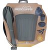 Zestaw turystyczny REDCLIFFS 934855 składa się z sześciu elementów, w tym szarego kubka i sztućców, zapakowanych na tekturowej podkładce z logo "REDCLIFFS OUTDOOR GEAR". Na opakowaniu widnieje napis "CAMPING SET" oraz ikona z liczbą "6 pcs".