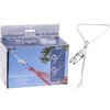 Pudełko z zestawem montażowym do hamaka z napisem "Suspension kit for hammock" oraz "2x 300cm", obok znajduje się metalowy hak z białą linką. Na opakowaniu widoczne są zdjęcia elementów zestawu oraz fragment czerwonego hamaka.