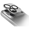 Przezroczysta nakładka na obiektyw z trzema otworami jest umieszczona nad trzema wystającymi aparatami na tylnym panelu smartfona. Produkt jest przeznaczony do modelu Apple iPhone 17 Pro Max.