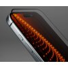 Zbliżenie na smartfon z nałożonym szkłem hartowanym, na ekranie widoczny jest wzór z pomarańczowych, świecących kropek układających się w spiralę. Obudowa telefonu jest metaliczna z widocznymi przyciskami bocznymi.
