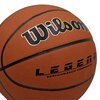 Brązowa piłka koszykowa z widocznym logo "Wilson" oraz napisem "LEGEND PERFORMANCE COMPOSITE". Powierzchnia piłki ma teksturę przypominającą skórę.