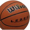 Brązowa piłka koszykowa z widocznym logo "Wilson" oraz napisem "LEGEND PERFORMANCE COMPOSITE". Powierzchnia piłki ma teksturę z małymi wypustkami.