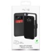 Na zdjęciu znajduje się opakowanie etui PURO Wallet Stand do iPhone 17 Pro Max w kolorze czarnym, z funkcją stojaka i miejscem na karty. Widoczny jest napis "PLASTIC FREE PACKAGING" oraz logo PURO.
