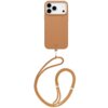 Brązowe etui na telefon z trzema widocznymi obiektywami aparatu, posiada napis "Coehl" oraz przymocowany pasek w tym samym kolorze. Produkt jest przeznaczony do modelu Apple iPhone 17 Pro Max.
