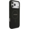 Czarne etui na telefon z teksturą saffiano, z widocznym logo "GUESS" w centralnej części oraz okręgiem wskazującym na kompatybilność z MagSafe. Etui posiada wycięcia na aparat i przyciski boczne.
