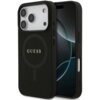 Czarne etui na telefon z widocznym logo "GUESS" oraz okrągłym wzorem MagSafe, obok którego znajduje się telefon z wyświetlaczem pokazującym abstrakcyjny wzór. Etui posiada wycięcia na aparat i przyciski boczne.