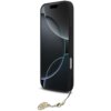 Czarne etui na telefon z ozdobnym brelokiem w kształcie logo marki, przeznaczone dla modelu Apple iPhone 17 Pro Max. Etui posiada wycięcia na przyciski i porty, a brelok jest przymocowany do dolnej części etui.