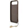 Brązowe etui na telefon z widocznym logo "GUESS" na wewnętrznej stronie, wyposażone w złoty brelok na czarnym sznurku. Etui ma wycięcia na przyciski i aparat.