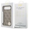Na zdjęciu widoczne jest brązowe etui z wzorem 4G, zapakowane w pudełko z napisem "GUESS EST 1981" oraz "Compatible with MagSafe System". Obok znajduje się tylna część opakowania z napisem "NEVER STOP DREAMING!! Paul Marciano" oraz ikonami przedstawiający