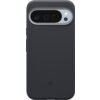 Granatowe etui na telefon z wycięciem na aparat i logo producenta w dolnej części. Etui ma gładką powierzchnię i zaokrąglone krawędzie.