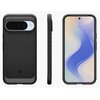 Czarne etui na telefon z matowym wykończeniem, widoczne z tyłu, z boku i z przodu, z wycięciem na aparat oraz logo producenta na dole. Przód telefonu pokazuje ekran z abstrakcyjną grafiką w odcieniach niebieskiego i beżowego.