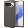 Szare etui na telefon z widocznym logo producenta na dole, zaprojektowane dla modelu Google Pixel 10 Pro XL, z wycięciem na aparat i pomarańczowym akcentem wokół obiektywów. Obok etui widoczny jest fragment ekranu telefonu z abstrakcyjną, kolorową tapetą.