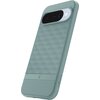 Zielone etui na telefon z geometrycznym wzorem na tylnej części, posiada wycięcie na aparat oraz logo producenta. Na boku etui widoczny jest napis "SPIGEN".