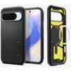 Czarne etui na telefon z widocznym logo "SPIGEN" oraz napisem "TOUGH ARMOR" na bocznej krawędzi, obok telefonu z wyświetlaczem pokazującym abstrakcyjny wzór w odcieniach niebieskiego i beżowego. Wnętrze etui jest żółte z czarnymi elementami i okrągłym wycięciem na system MagSafe.