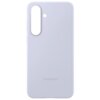 Jasnoniebieskie etui silikonowe z wycięciem na aparat i logo "SAMSUNG" na dole. Produkt przeznaczony do modelu Galaxy S25 FE.