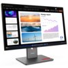 Monitor wyświetla prezentację z wykresami i zdjęciami dotyczącymi raportu energetycznego, z widocznym tekstem "Energy report" oraz logo "Lenovo" na podstawie.