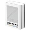 Biały router z perforowaną obudową, posiadający z tyłu kilka portów, w tym USB 3.0, LAN, WAN oraz złącze zasilania. Na obudowie widoczny jest napis "ASUS".