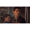 Na obrazie widoczne są dwie postacie z gry "Life Is Strange 2" na konsolę Nintendo Switch. Jedna z postaci trzyma drugą, która wygląda na śpiącą lub nieprzytomną.