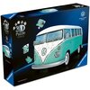Pudełko przedstawia model 3D puzzli w kształcie klasycznego Volkswagena T1 w kolorze miętowym i białym, z widocznym logo Ravensburger w rogu. Na opakowaniu znajduje się napis "3D Puzzle Iconics" oraz "Volkswagen T1", a także informacja o licencjonowanym p