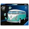 Na zdjęciu znajduje się opakowanie puzzli 3D przedstawiające model Volkswagena T1 w kolorze miętowym, z widocznymi elementami układanki wokół pojazdu. Na opakowaniu widnieje napis "3D Puzzle Iconics", logo Volkswagena z napisem "Official Licensed Product"