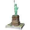 Model 3D przedstawiający Statuę Wolności złożony z puzzli, umieszczony na podstawce z napisem "STATUE OF LIBERTY". Podstawa modelu ma wygląd kamiennego cokołu z detalami architektonicznymi.