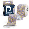Fioletowo-żółta taśma kinezjologiczna z wzorem w abstrakcyjne linie jest rozwinięta obok opakowania. Na opakowaniu widnieje napis "DrTape KINESIO 5 CM x 5 M".