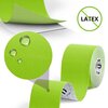 Zielona taśma kinezjologiczna z widocznym zbliżeniem na strukturę materiału i krople wody, obok symbol przekreślonego napisu "LATEX". Na wewnętrznej stronie taśmy widoczny jest napis "DrTape".