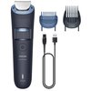 Na zdjęciu znajduje się trymer marki PHILIPS z widocznym logo, dwie nasadki o oznaczeniach "0.5-10MM" i "10.5-20MM" oraz kabel USB. Na trymerze widoczny jest przycisk włączania, skala długości cięcia oraz napisy "Beard Trimmer" i "Wet & Dry".