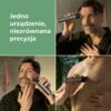 Na zdjęciu widoczny jest trymer używany do przycinania włosów na twarzy i ciele, a w lewym górnym rogu znajduje się tekst: "Jedno urządzenie, niezrównana precyzja". Produkt jest prezentowany w różnych zastosowaniach, w tym przycinanie brody i włosów na ci