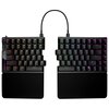 Na zdjęciu znajduje się klawiatura mechaniczna podzielona na dwie części, z podświetleniem RGB na klawiszach. Widoczne jest logo producenta w lewym górnym rogu.