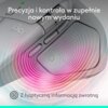Jasnoszara mysz komputerowa z widocznymi przyciskami i rolką, na której znajduje się napis "logi". Na zdjęciu widnieje tekst: "Precyzja i kontrola w zupełnie nowym wydaniu" oraz "Z haptyczną informacją zwrotną".