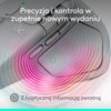 Zbliżenie na białą mysz komputerową z widocznymi przyciskami i rolką, na której znajduje się napis: "Precyzja i kontrola w zupełnie nowym wydaniu". Na dole widoczny jest tekst: "Z haptyczną informacją zwrotną".