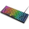 Klawiatura mechaniczna z podświetleniem RGB, układ klawiszy QWERTY, z widocznymi klawiszami funkcyjnymi i strzałkami. Na klawiszach znajdują się standardowe oznaczenia liter, cyfr i funkcji, a podświetlenie przechodzi przez różne kolory tęczy.