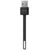 Na zdjęciu widoczny jest czarny kabel USB z logo "EPOS" na wtyczce. Kabel ma płaski kształt z otworem na końcu.