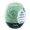 Owalny przedmiot w kolorze zielonym z białym napisem "Satisfyer" oraz liniowym rysunkiem twarzy. Na dole widnieje napis "Riffle Masturbator Egg", a po prawej stronie znajduje się ilustracja przedstawiająca teksturę wnętrza.