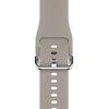 Beżowy pasek silikonowy do zegarka z metalową klamrą i rzędem otworów regulacyjnych. Produkt przeznaczony do Apple Watch modeli 4/5/6/7/8/9/10/SE o rozmiarach 40/41/42 mm.