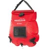 Czerwony prysznic turystyczny z czarnymi elementami, na którym widnieje biały napis "REDCLIFFS OUTDOOR GEAR" oraz "20 liter". Produkt posiada czarny uchwyt, korek oraz małą siateczkową kieszonkę.