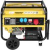 Żółty agregat prądotwórczy z czarną ramą, na którym widnieje napis "Mission Air Professional Generator 5500W 3-Phase 13HP 4-Stroke". Panel przedni zawiera woltomierz, dwa gniazda AC 230V, wyłącznik obwodu oraz czerwone gniazdo DC Breaker.