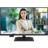 Monitor AOC 24P4U o przekątnej 23,8 cala wyświetla obraz z osobą w biurze, w tle widoczne są półki z książkami i rośliny. Na dolnej ramce monitora znajduje się logo "AOC".