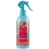 Niebieska butelka z atomizerem zawiera odświeżacz powietrza "Tesori d'Oriente Ayurveda" o pojemności 250 ml. Na etykiecie widnieje napis: "SPRAY AROMATICO PER AMBIENTI E TESSUTI AROMATIC LINEN AND ROOM SPRAY AMLA E PATCHOULI AMLA AND PATCHOULI".