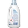 Biała butelka z niebieską nakrętką zawiera płyn do płukania o pojemności 450 ml, z widocznym tekstem w języku niemieckim, w tym "Der 2in1 Frische-Booster" oraz ostrzeżeniem "ACHTUNG" z symbolem wykrzyknika w czerwonym trójkącie. Na dole etykiety znajduje 