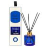 Na zdjęciu widoczne są patyczki zapachowe w niebieskim flakonie z napisem "SORVELLA Home Fragrance Premium Blue Angel" oraz opakowanie z tym samym napisem. Flakon ma złotą nakrętkę, a z niego wystaje kilka czarnych patyczków.