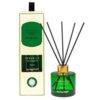 Zestaw składa się z zielonej butelki z patyczkami zapachowymi oraz opakowania z napisem "SORVELLA Home Fragrance Premium Spring Night". Butelka ma złoty korek, a patyczki są czarne.