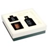 Pudełko prezentowe z trzema produktami, na którym widnieje napis "SORVELLA LUXURY GIFT SET" oraz "Luxury Fragrance, Home Perfumed Candle & Home Spray Set". Wewnątrz znajdują się dwa flakony i świeca, wszystkie oznaczone napisem "Day Dreaming".