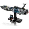 Model statku kosmicznego z klocków LEGO, przedstawiający "LEGO 75377 Star Wars Niewidzialna Ręka", umieszczony na czarnej podstawce z napisem "LEGO Star Wars Invisible Hand". Na podstawce widoczne jest także logo z napisem "25 Years".