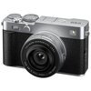 Srebrny aparat bezlusterkowy z czarnym uchwytem, wyposażony w obiektyw z napisem "FUJINON ASPHERICAL LENS SUPER EBC XF 23mm 1:2.8 R WR Ø39". Na górnej części korpusu widoczne są pokrętła oraz napis "FUJIFILM X-E5".